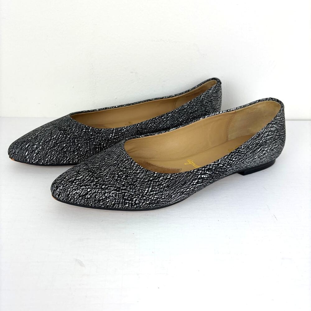 Trotters Pointed Flats 9M Black Silver Metallic leather